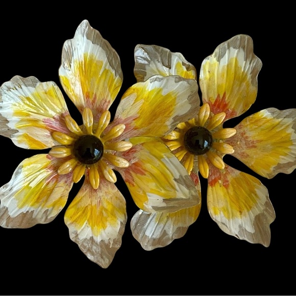 Vintage Rare Hand Painted Metal Double Flower Brooch Pin - Picture 4 of 8